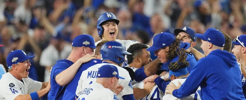 ベッツ夫婦２ショット、マンシー＆スミス一家も歓喜！ドジャース奥様会が祝福ショット連発