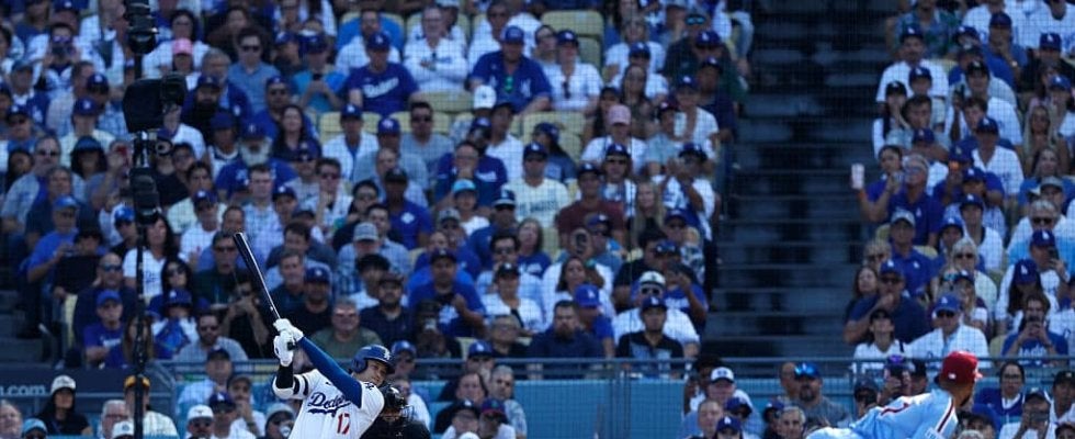 一体、何が起きた…！？ 大谷翔平、逆方向ゴロで“異変”「どうした？」「魔打球やん」相手野手が捕れない“まさかの展開”