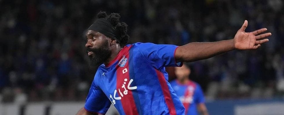 41歳とは思えない鮮やかな“ヒール股抜き”弾！ J3栃木シティのFWピーター・ウタカが｢すごっ！うまっ！｣｢めっちゃオシャレ｣な圧巻の個人技でゴールをこじ開ける