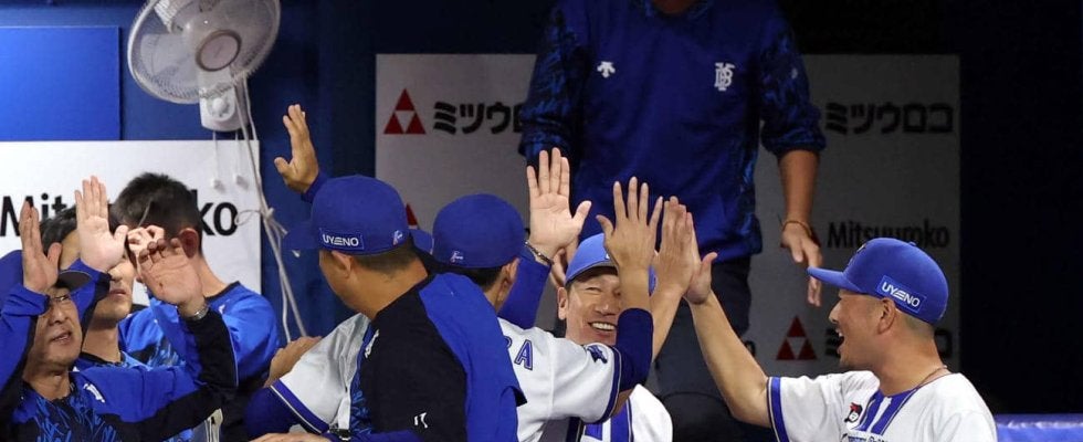 【DeNA】三浦監督「すごい試合。誰１人あきらめなかった」11回劇的サヨナラでファイナル進出