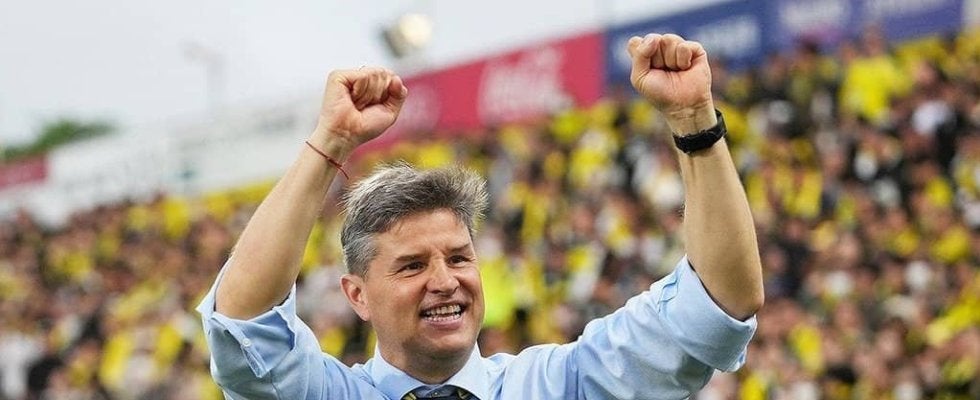 柏の歴史的大逆転の裏に“リカ将の煽り”あり！｢この光景見たとき震えた｣｢こんな監督、見たことある？｣両拳を突き上げるスペイン人指揮官に日立台のボルテージ最高潮