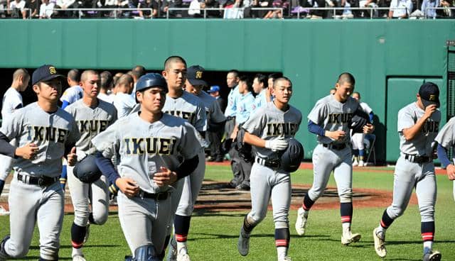 仙台育英が聖光学院に敗れる　須江航監督「言葉にしがたい敗戦」