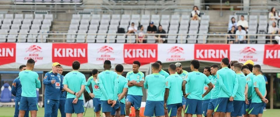 ブラジル戦前日会見場は“定員オーバー”　メディア総数１５６人　席足らず立ち見記者であふれかえる