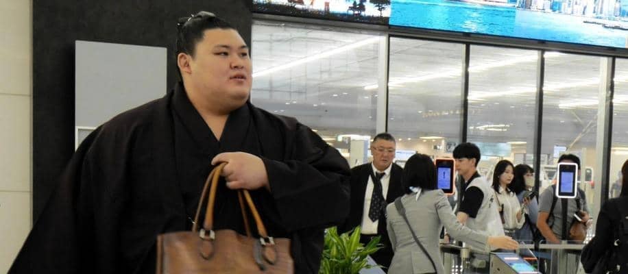 大相撲ロンドン公演　大の里が散策する姿に「おお！かっこいい」「着物の色が素敵」と反響　会場の様子も公開「雰囲気違いますね」