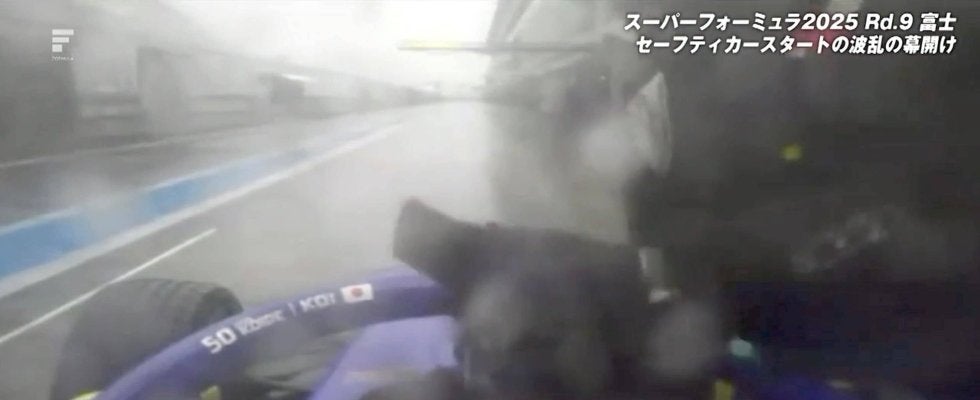 雨のレース…信じ難いミスに「マジでどないやねん」 突如ピットイン→“付けっぱなしの”とんでもない事態へドライバーも怒り