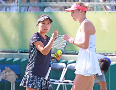  二宮真琴ペア 2日がかりで初戦突破 