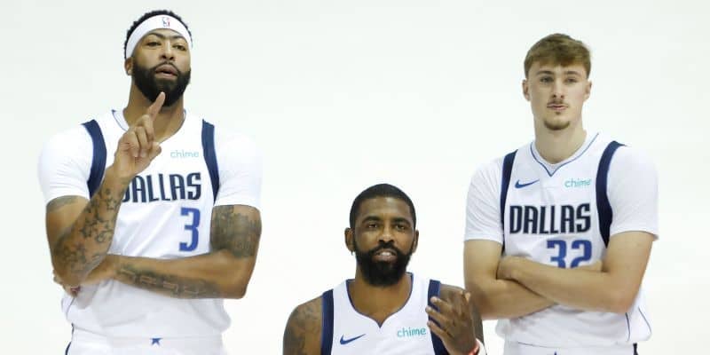 カイリーとフラッグにADがマウント？…マブスの”ドラ1トリオ”に注目が集まる