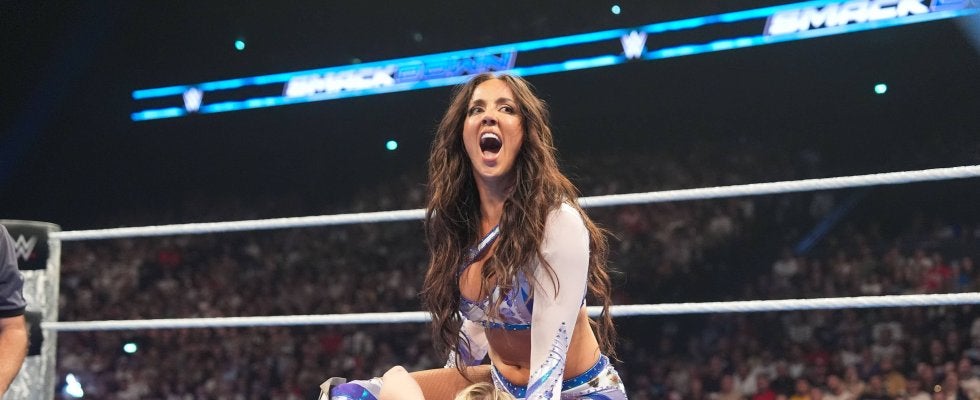 お騒がせ女子レスラーのギャップ全開“こんがり”ビキニ姿に「ゴージャスです」ファン反応…“口先女王”の優雅なオフショットが話題