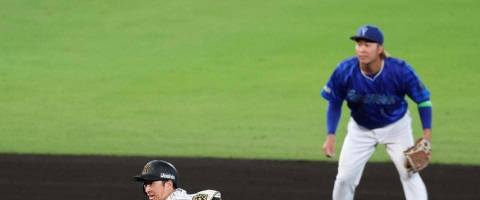 阪神　近本光司が鮮やか三盗→森下翔太が先制タイムリー！ＤｅＮＡバッテリーのスキを突く　送球すらできず甲子園大歓声　小野寺も適時打で東ＫＯ