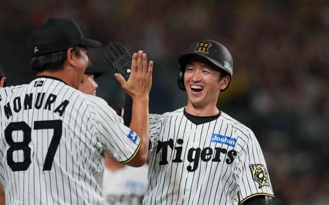 阪神が足技で先勝　三盗の近本「バッチリはまった」　CSファイナル