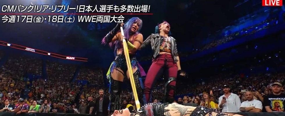 日本人女子タッグの暴挙に“豪ファン”が怒りの大ブーイング 負け試合の腹いせに“テーブルKO葬”