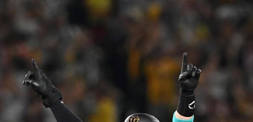 阪神・佐藤輝「初回に先制できたのは良かった」　左翼線にポトリと落ちる適時二塁打　大山も中犠飛で続き２点を先取