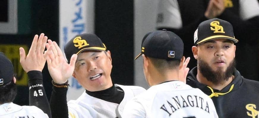 小久保監督が柳田に最敬礼「あそこで打つのがスーパースター」　八回に３ラン　ソフトバンク連勝で日本Ｓ進出に王手「一気に決めたい」