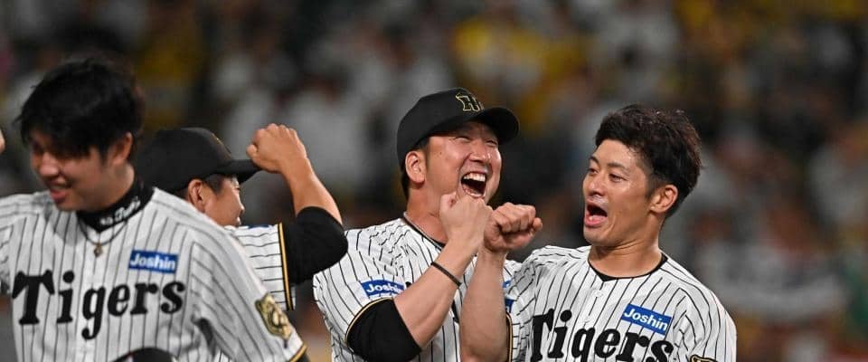 阪神・藤川監督　劇弾の森下を熱くハグ！「すごいですね」　虎党大声援に感謝「自分たちの計り知れないパワーが働きますね」