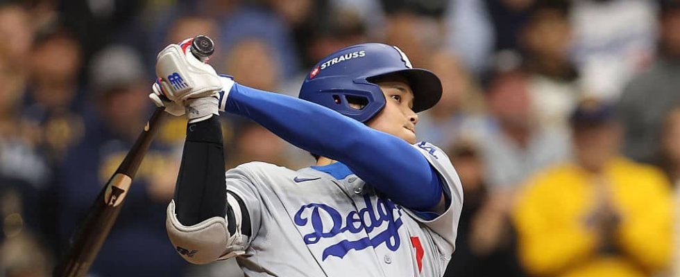 場内騒然！大谷翔平、場外弾で”まさかの光景”「飛ばしすぎ」「音ヤバい」150メートル“屋根直撃”… 異例の豪快フリーに同僚ドン引き「打ちまくりそう」