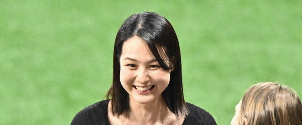 本拠地凱旋で真美子さんの姿も　ドジャース奥さま会が恒例集合写真　お揃いＴシャツで笑顔　ファンも反応「これは心強い」「３連勝へ全力応援」