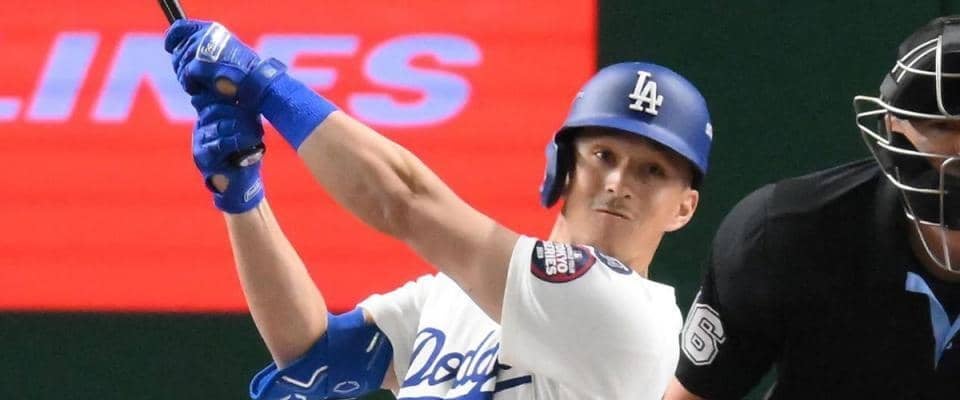 ドジャースが六回に勝ち越し！ブルワーズの怪物新人をついに攻略　エドマンが中前適時打　本拠地大歓声　代わったウリーベのけん制悪送球でさらに１点追加