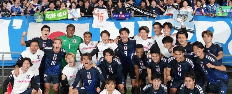 みんな笑顔の集合写真で1人だけ笑ってないのは？「W杯優勝を目指せる位置にいる｣エースストライカー上田綺世が胸を張った王国ブラジルに歴史的”初勝利”の夜