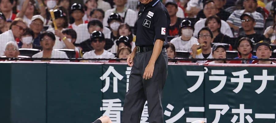 鷹にアクシデント…中村晃が審判と激突し負傷交代　担架で退場→救急車で搬送、球場騒然
