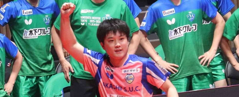 張本智和、強行出場のエースがもたらした逆転勝利「Tリーグまでアジア選手権の気持ち」　シングルス7連勝で岡山を牽引