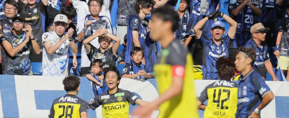 柏が大勝、首位鹿島と勝ち点３差で暫定２位　残留争いは新潟が事実上Ｊ２降格、横浜は名門の意地