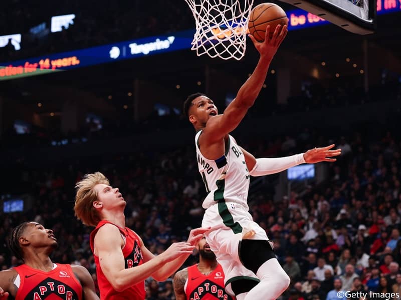 NBA史上初…ヤニスがシーズン最初の2戦で60得点、30リバウンド、10