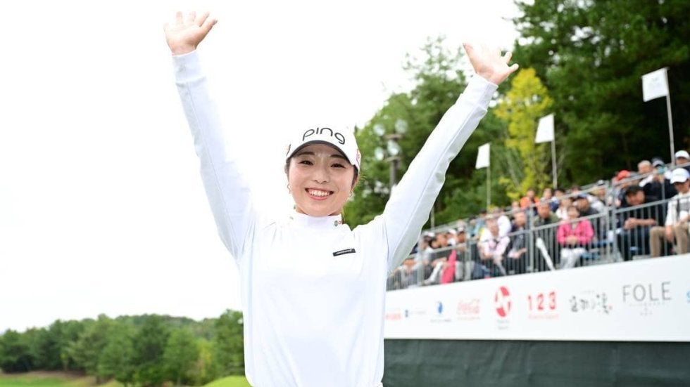 佐久間朱莉、年間女王へ前進する今季4勝目 通算25アンダーの圧勝劇には