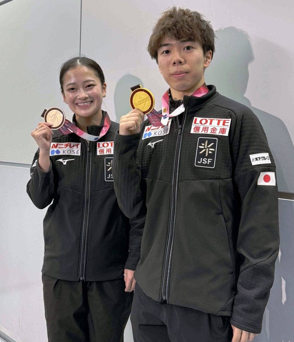 佐藤駿、足首の衝撃波治療に「今までで一番痛くて、大丈夫かなと…」 効果抜群、GPシリーズ金メダル首に帰国 | スポーツブル (スポブル)