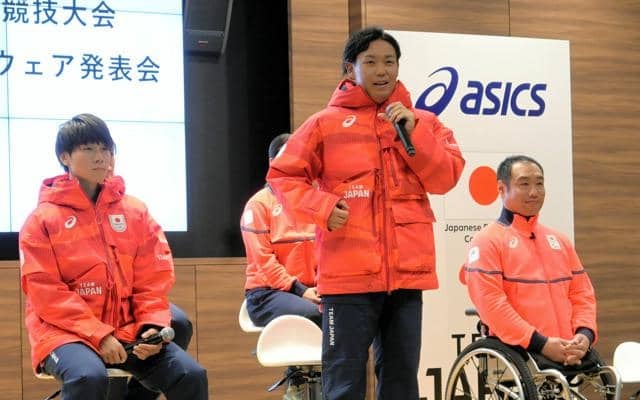 芯の強さをイメージ　冬季五輪・パラリンピックの公式ウェアお披露目