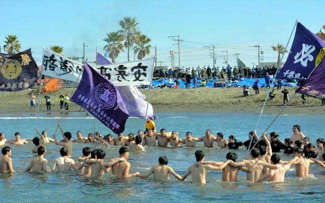 100年の歴史の寒中水泳大会が廃止に　後継大会開催へ、動く関係者