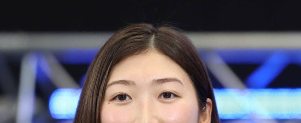 「チキンウキウキリカコ」「パクリカコ」池江璃花子が手袋してチキンかぶりつき「ご褒美ですね」