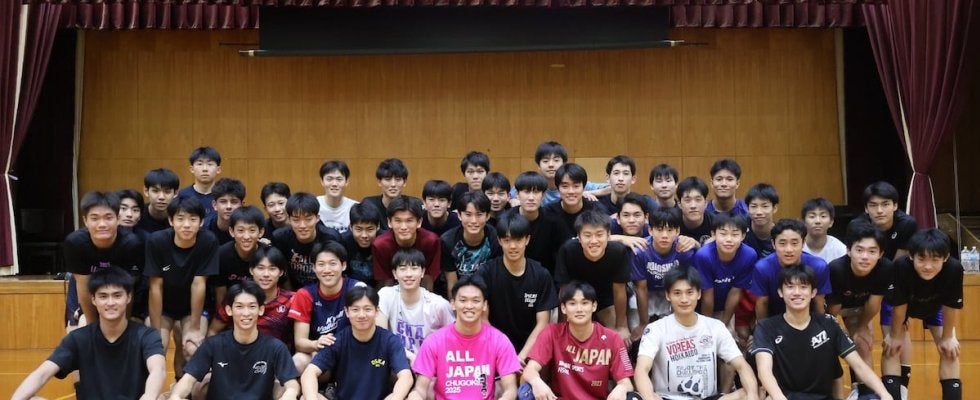 男子・東山　完成度高め悲願の全国へ　３年主将「俺らについてこいと背中で示す」　春高バレー京都府予選注目校紹介⑥