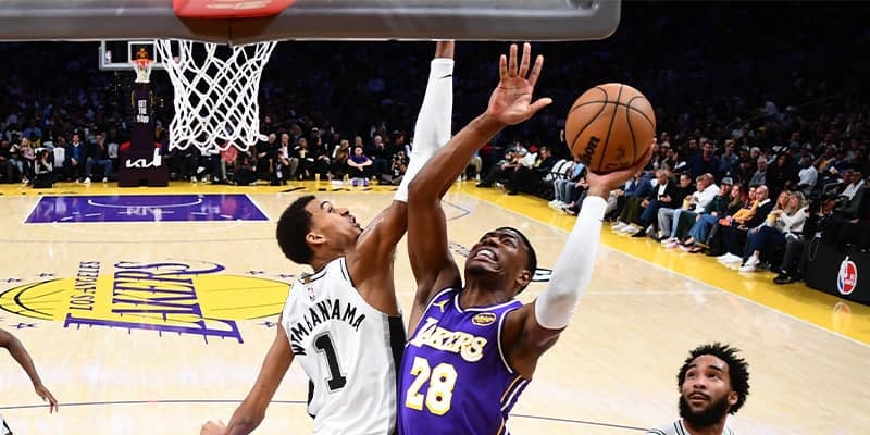 レイカーズがスパーズとの激戦を制して5連勝…ドンチッチが35得点、八村塁は第4Qの好守で貢献