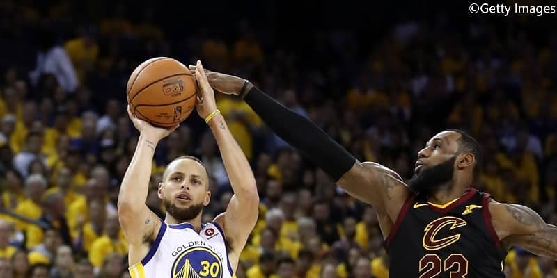 レブロンがカリーの影響力を語る「今は誰もが3ポイントを打つ。それはステフのお陰さ」