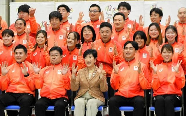 デフ五輪東京選手団46人「最高のパフォーマンス」誓う　都知事に