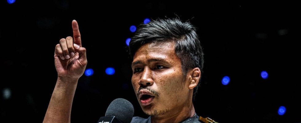 【ONE】日本大会で与座優貴と対戦するスーパーレックがリングに登場「栄光を取り戻しに行く」