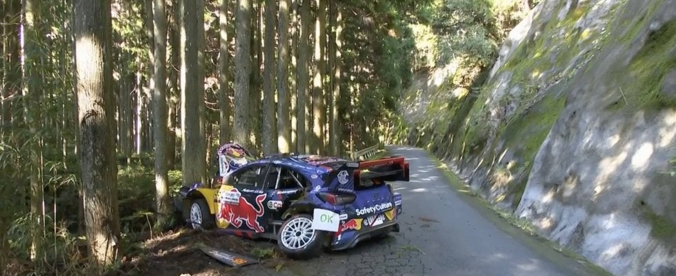 ラリージャパンで大クラッシュ 大破したマシンが物語る“衝撃”…掲げられた「OK」サイン、乗員は無事も再出走ならず激震