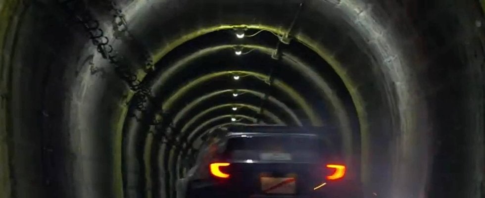 ラリージャパン、名物トンネルで“火花散る”衝撃光景 日本人ドライバーが「攻めてるね」国内外も注目