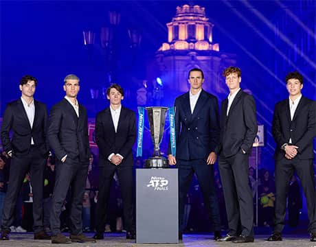  異例 6人で最終戦の記念撮影 