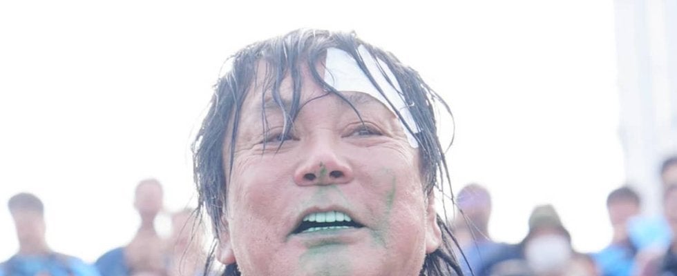 【川崎Ｆ】大仁田厚が試合前に電流爆破マッチ敢行！サポーターと近距離の場外でも暴れ回る