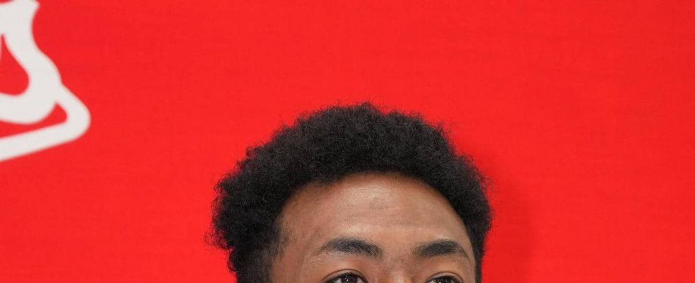 【中日】代打で活躍のブライト健太が850万円アップでサイン　師匠の中田翔氏に定位置奪取誓う