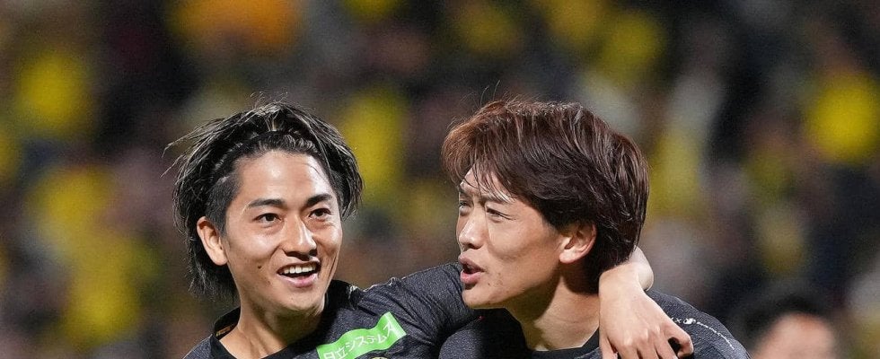 【柏】名古屋下し首位鹿島との１差キープ、原田のクロスがオウンゴール誘発　残り２節Ｖ争いし烈