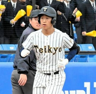 帝京の先発投手が打っても本塁打、無表情の理由は　秋季東京都大会