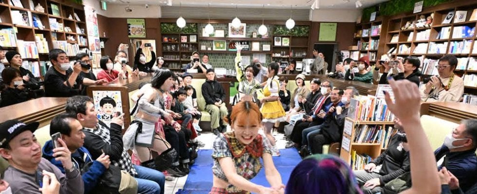 【東京女子】「絵本読み聞かせプロレス」開催、らくは馬場さんの本で覚醒のチョップ→河津落とし