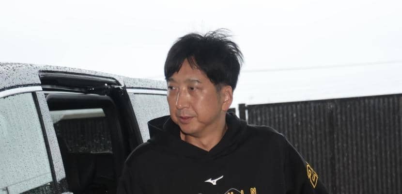 阪神　藤川監督がブルペンで工藤に直接フォーム指導　椎葉、門別にも熱血指導