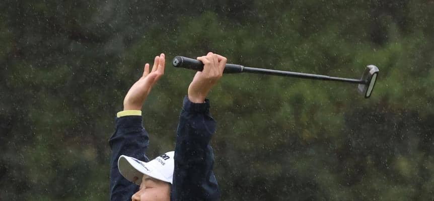 畑岡奈紗が涙のＶ　３年ぶりの日米通算１２勝目「最後、入ってくれてホッとした」　最終日雨天中止→３日目まで首位で並んだ荒木優奈とのプレーオフ制す