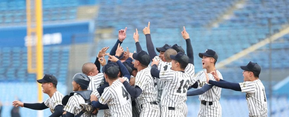 【高校野球】甲子園確実！帝京・金田監督「勝ち進むたびにしつこく…成長感じる」東京大会Ｖ
