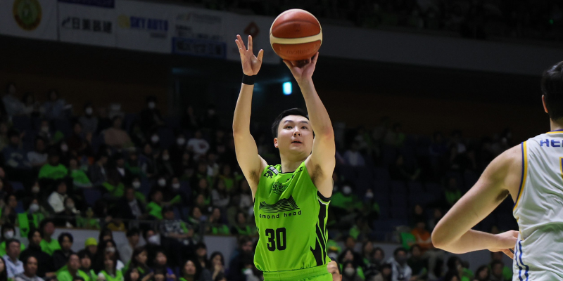 富永啓生が圧巻の3ポイント7本を含むキャリアハイ25得点…レバンガ北海道が滋賀を撃破しホーム5連勝