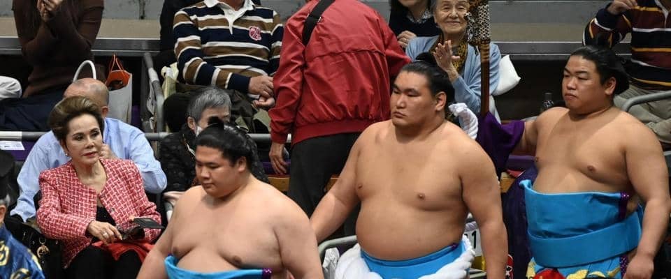 「九州場所にもデヴィ夫人」「本当に大相撲好きなんだな」　初日から大物芸能人の姿にＳＮＳ沸く　