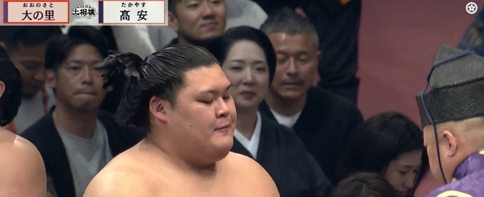 「俺の一年分の給料が一日で」「懸賞金すごい」横綱・大の里、圧巻白星スタート 大量の懸賞金にネット騒然